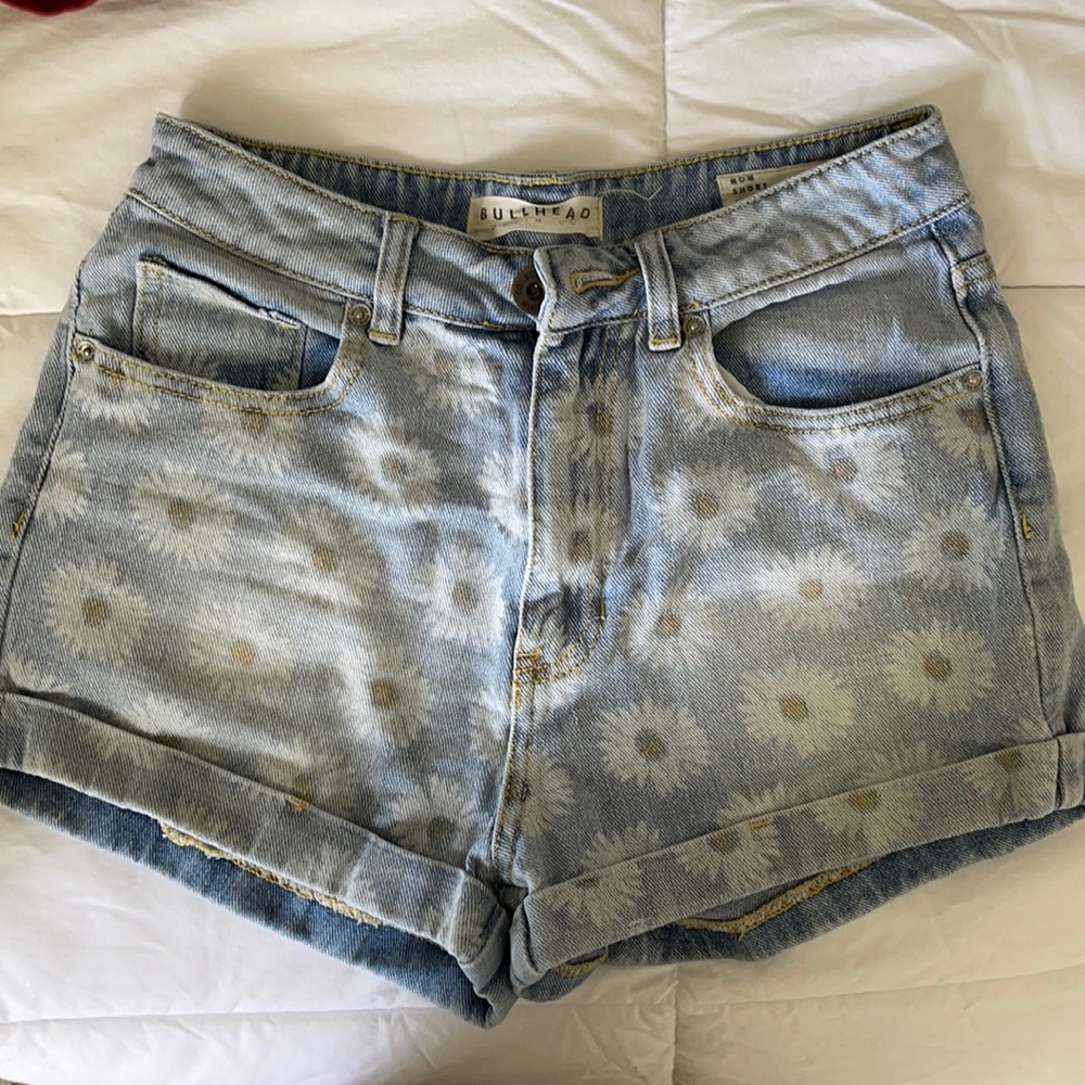 High waist mom shorts with sunflower detail!